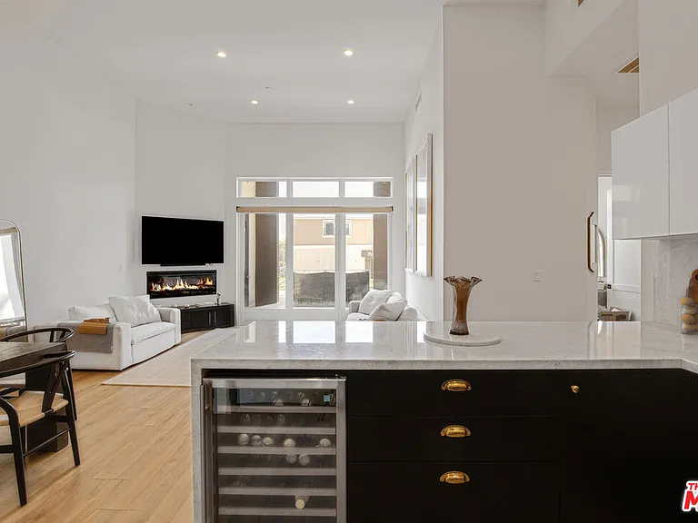 118 S Kenwood St #102 — Photo 6