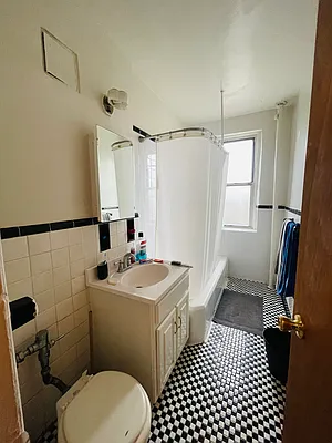 Rented by Zjama Realty Corp | media 12