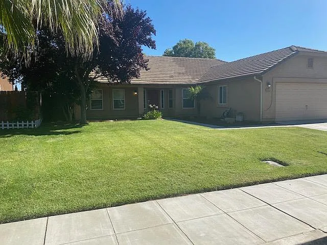 554 Saint Michelle Dr photo 1