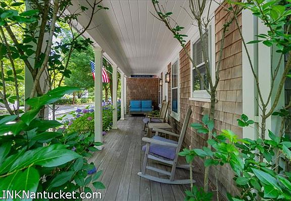 5th image of 8 Woodbury Ln