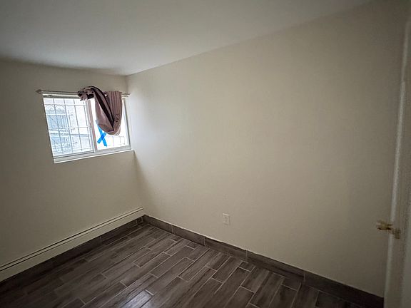 5th image of 2049 Mayflower Ave #2A