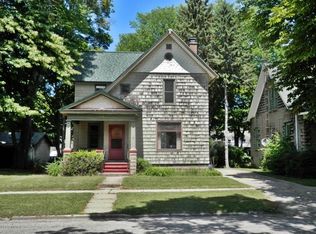 458 4th St, Manistee, MI 49660