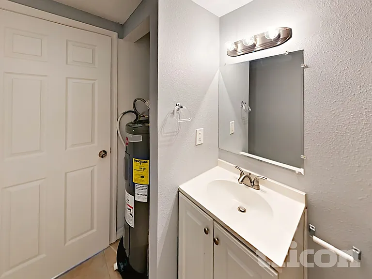 1117 N Saturn Ave — Photo 19