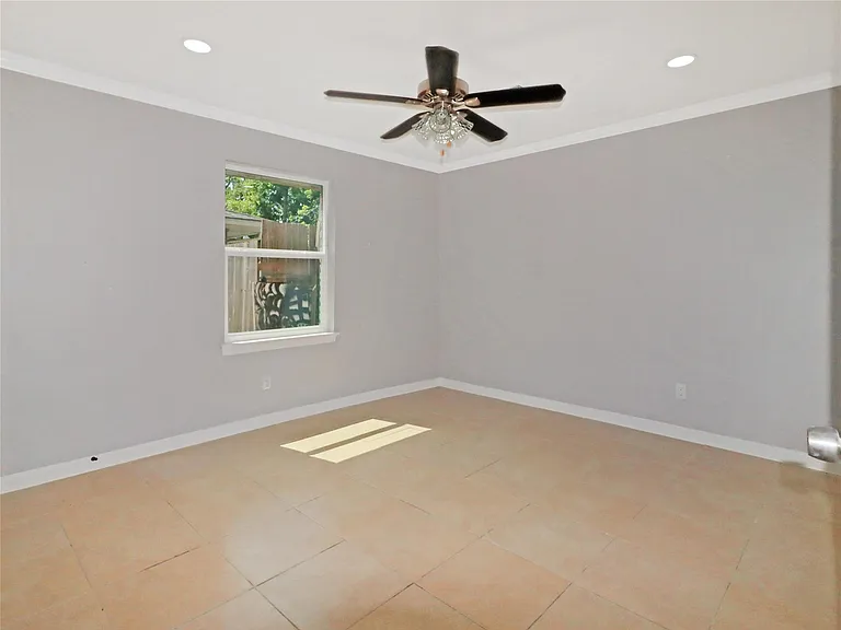 8711 Shadow Crest St — Photo 6