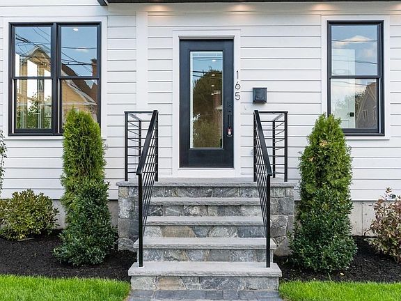 2nd image of 165 Chapel St #165