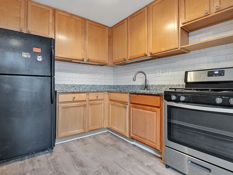 2400 41st St NW #415 — Photo 5