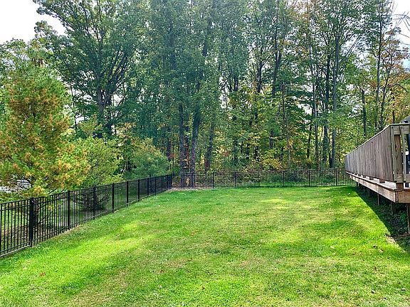 3rd image of 17665 Summerhill Ln
