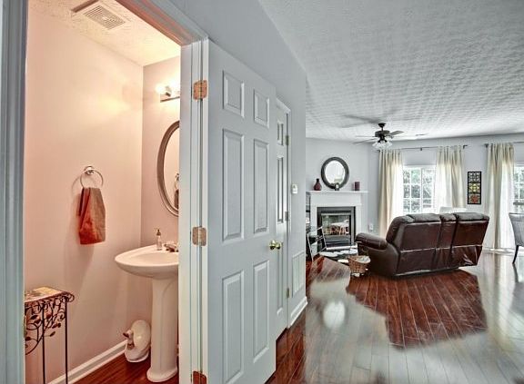 5th image of 493 Lantern Wood Dr