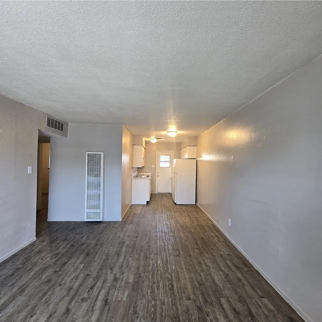 Building Photo - 1244 N Millbrook Ave #C