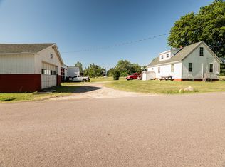 7 Stage Rd, Pittston, ME 04345