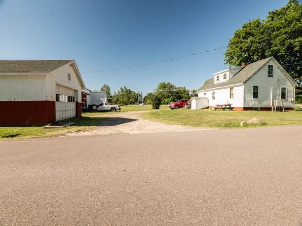 7 Stage Road, Pittston, ME 04345