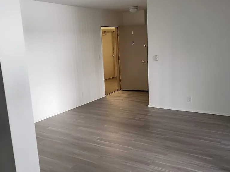 5000 Coldwater Canyon Ave — Photo 5