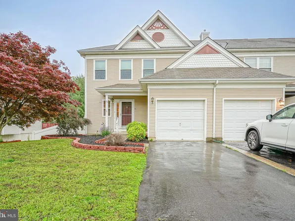 33 Tattersall Dr, Burlington, NJ 08016