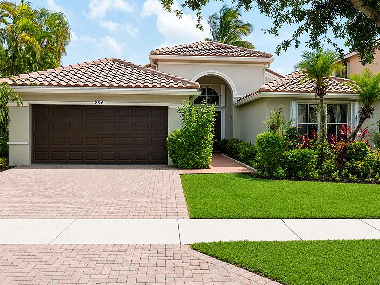 396 Carrington Dr — Photo 1