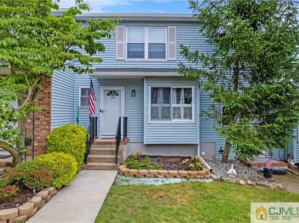 109 Brookview Cir, Jamesburg, NJ 08831