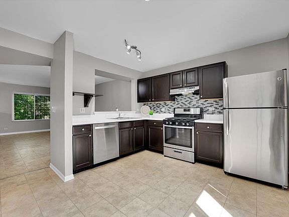 5th image of 331 W Whispering Oaks Ln