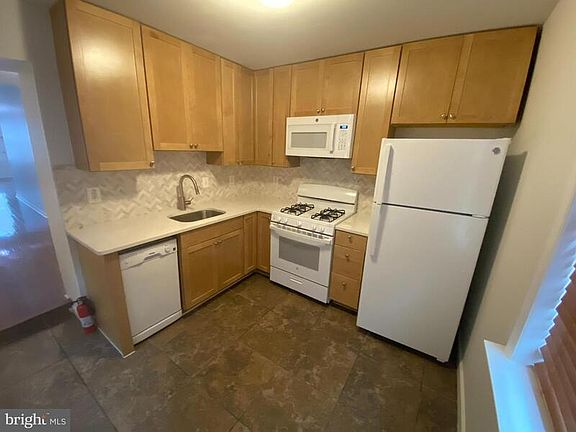 2nd image of 2013 E Huntingdon St Floor 1