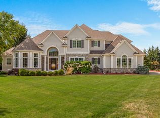 142 Preserve Ct, Grafton, WI 53024