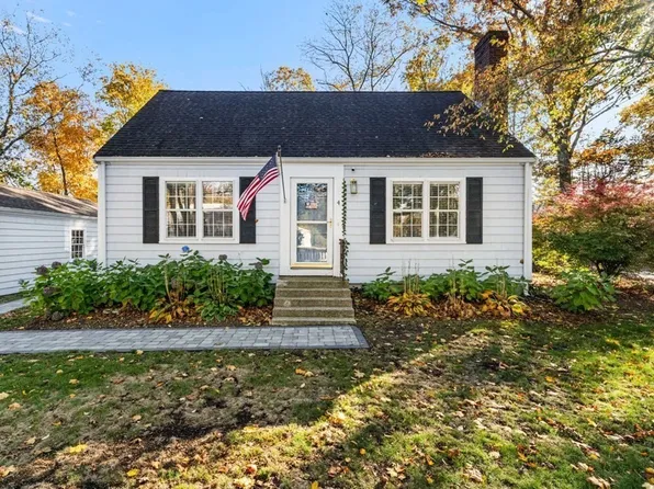 4 Rockwood Rd, Hingham, MA 02043