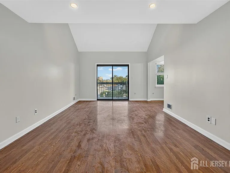 94 Beverly Hill Ter #F — Photo 19