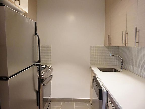 4th image of 444 E 82nd St APT 5J