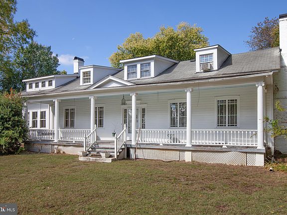 3rd image of 219 Ingleside Dr