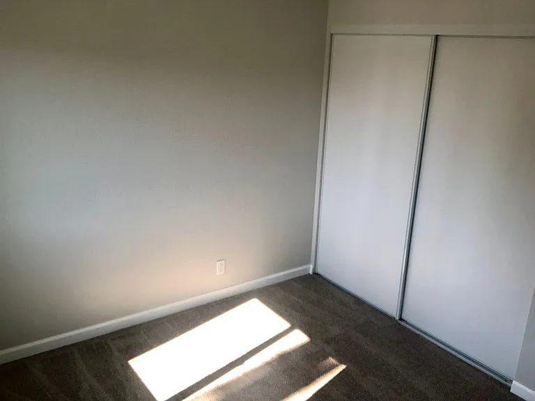 2231 Burroughs St — Photo 11