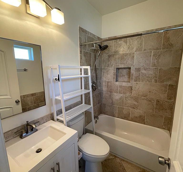 1st image of 122 10th St #B