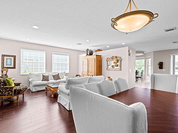3rd image of 2371 Waburton Terrace