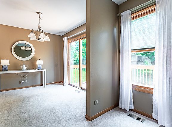 5th image of 121 Villa Circle Dr #11