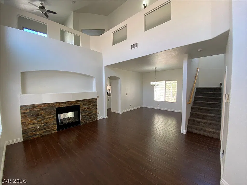 3 bed, 2.5 bath, 1903 sqft, $2,295 — Photo 2