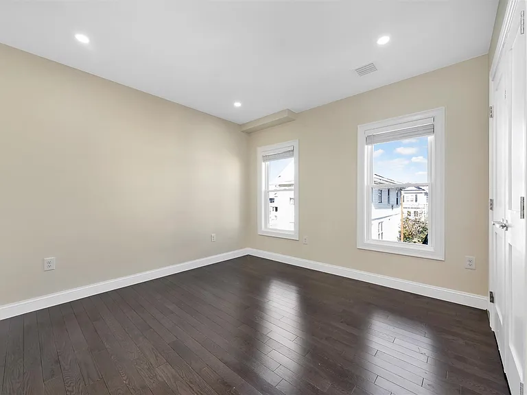 45 Wright Ave — Photo 9