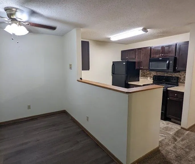 4370 Maricopa Dr — Photo 2