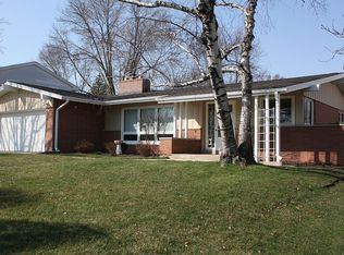 3255 S 121st St, West Allis, WI 53227