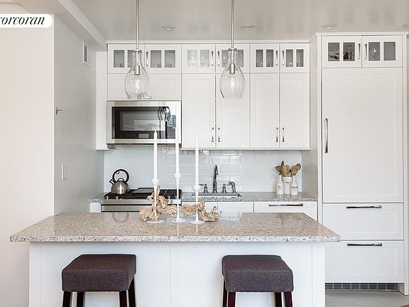 3rd image of 27 W 72nd St #909