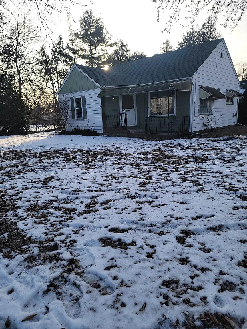 1400 E Smith St photo 1
