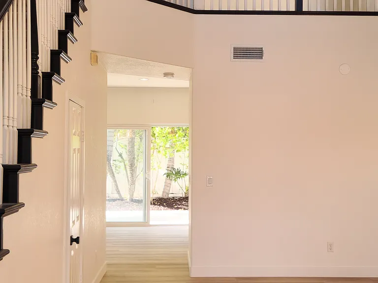 2246 Levante St — Photo 5
