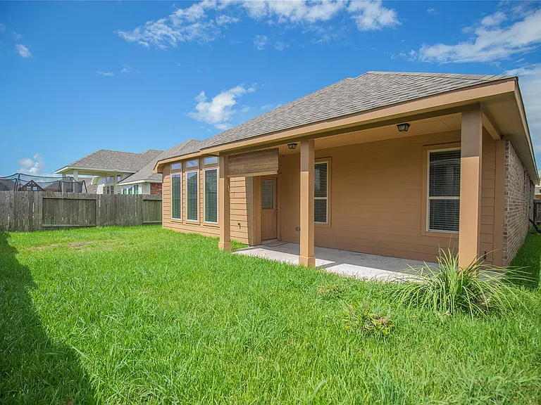 311 Lockridge Hill Ln — Photo 3