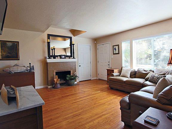 3rd image of 4140 62nd St