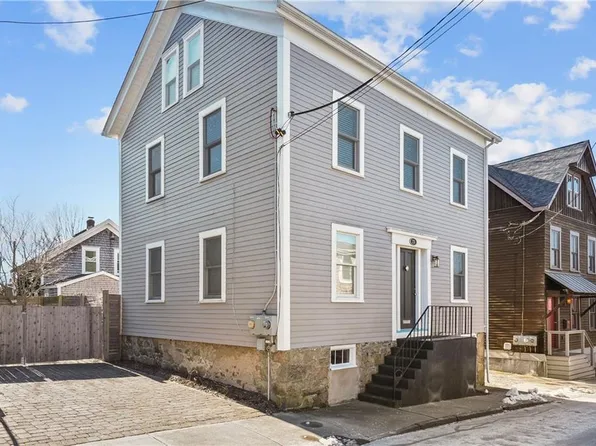 23 Holland St, Newport, RI 02840