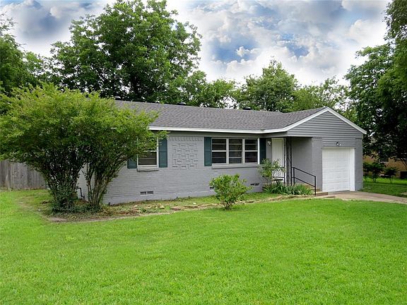 2nd image of 812 Rosewood Ln