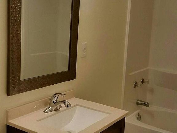 5th image of 1872 Cedar Dr APT 2