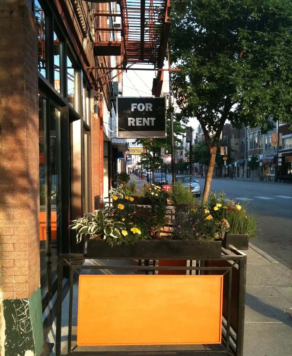 1423 W Chicago Avenue — Photo 1