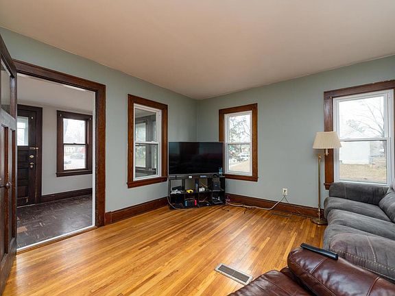 4th image of 4558 Russell Ave N