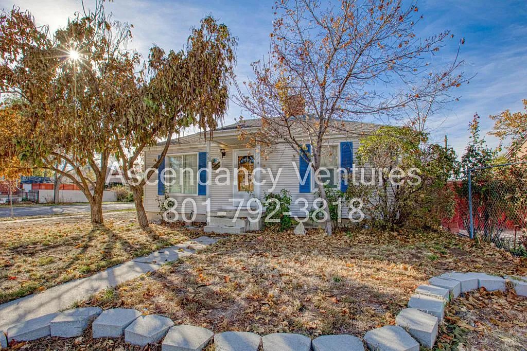 538 Navajo St — Photo 2