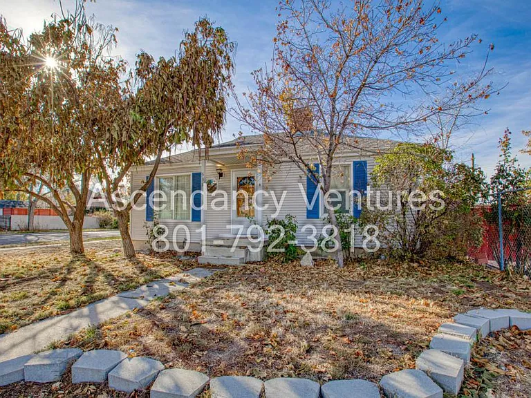 538 S Navajo St — Photo 2