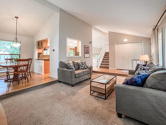 4th image of 645 Cree Cir