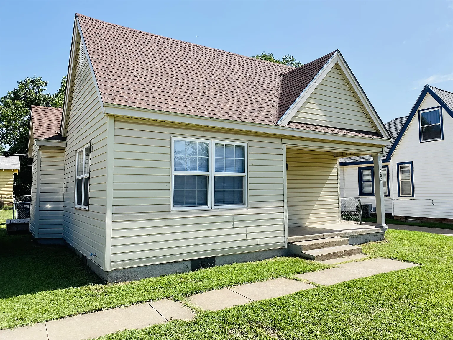 1606 East Cherokee Avenue - 1 — Photo 2