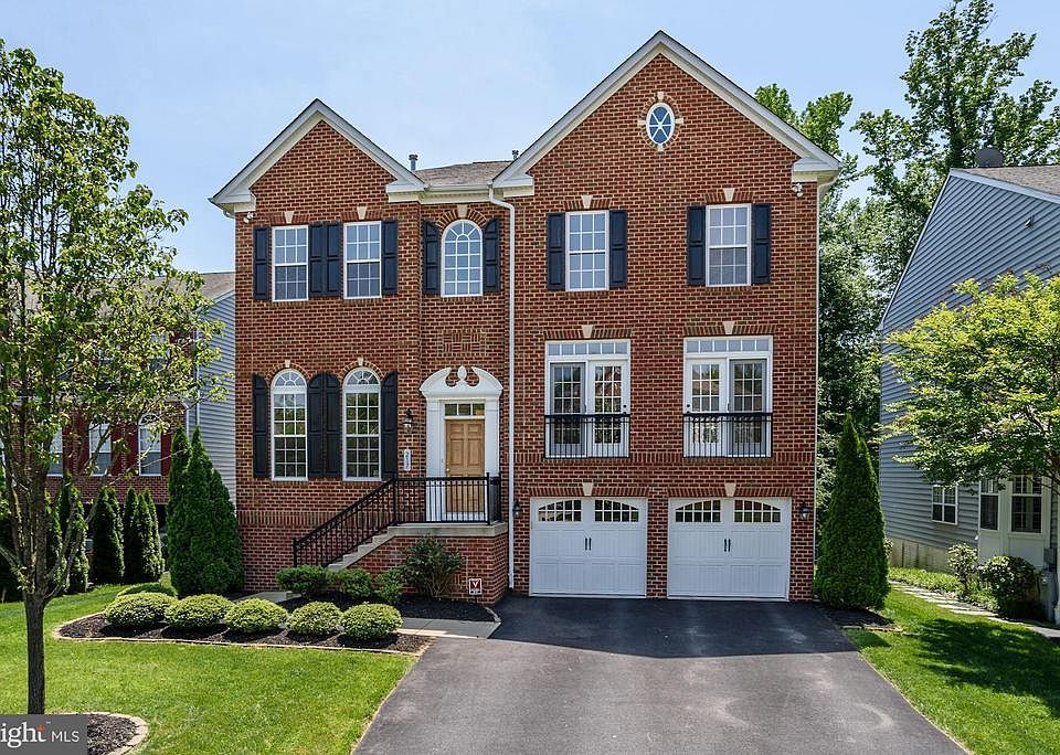 1st image of 217 Bowen Ct