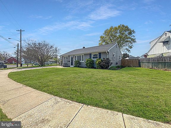 3rd image of 406 Holmes Dr